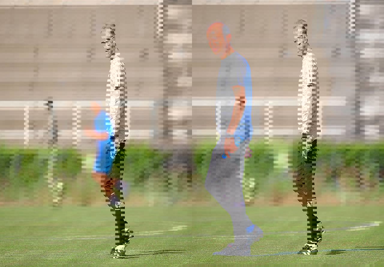 2042823