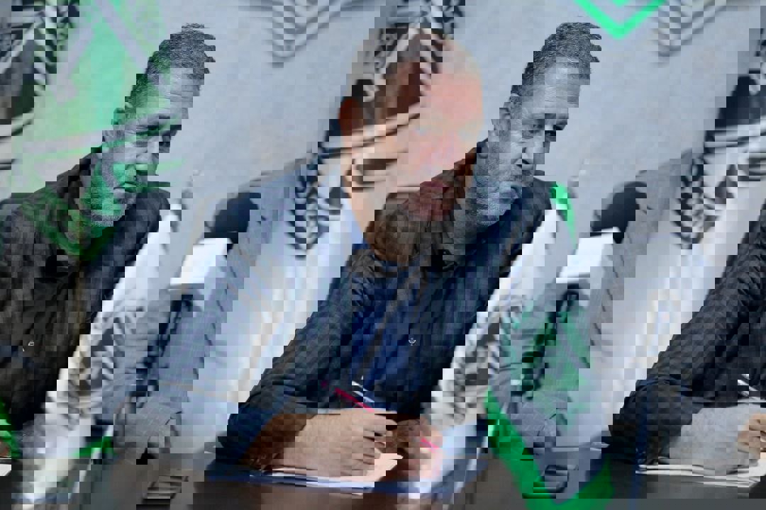 2042898