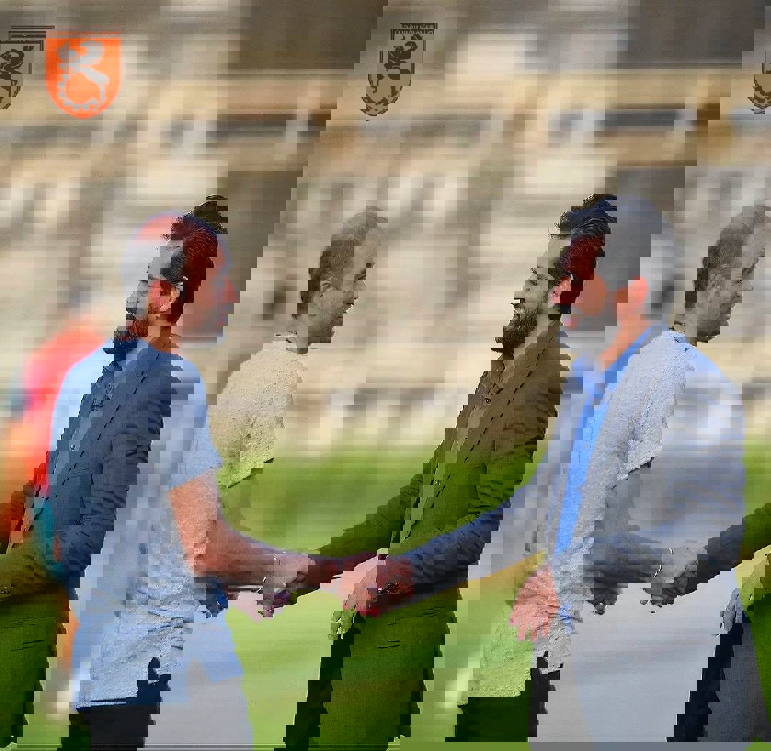 2042956