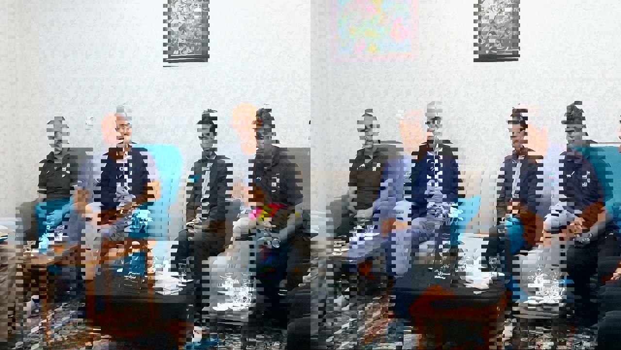 2042945