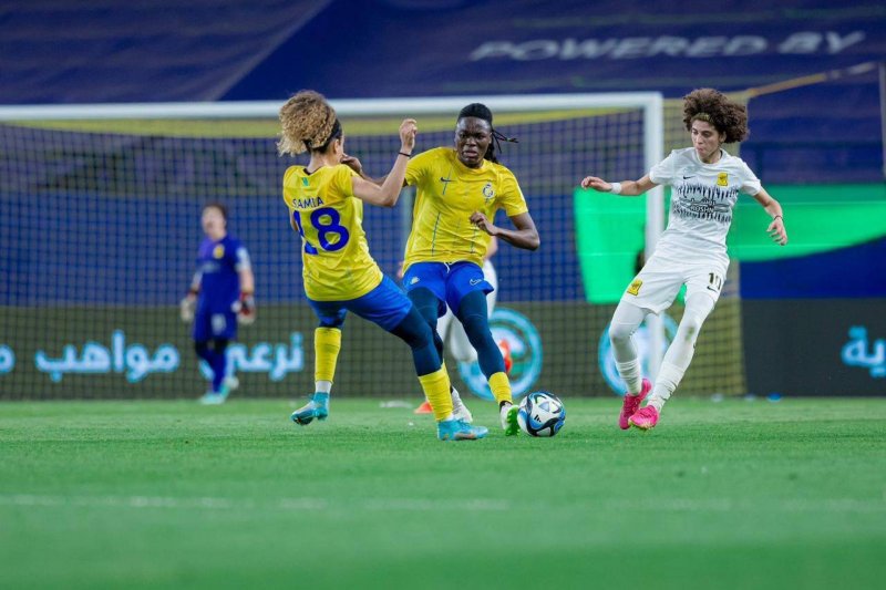با دستور فدراسیون فوتبال: / الزام امضا قرارداد حرفه‌ای با بازیکنان زن عربستانی