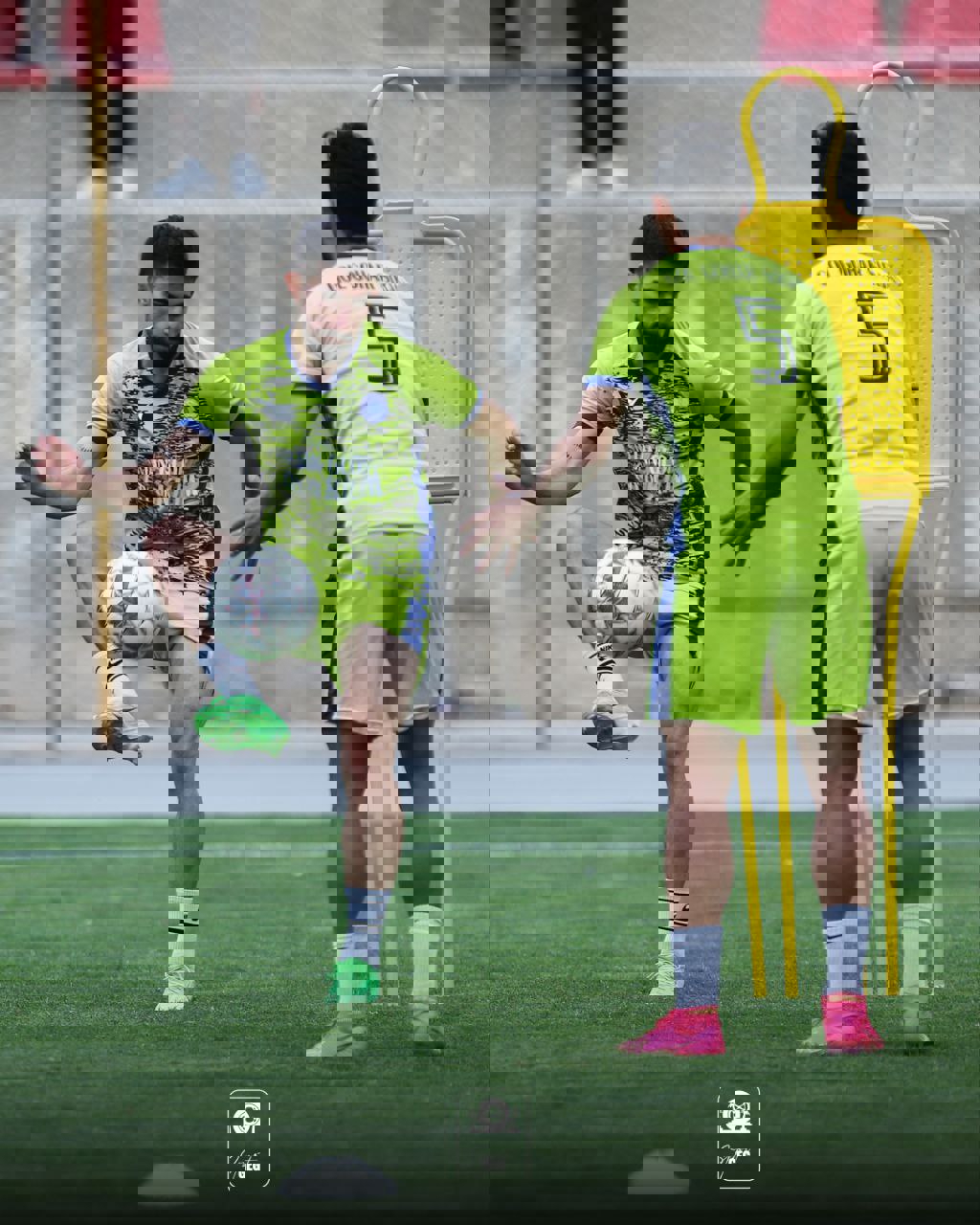 2043022