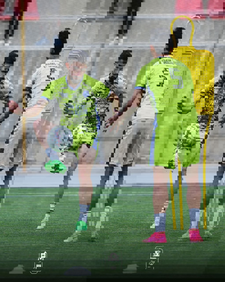 2043022
