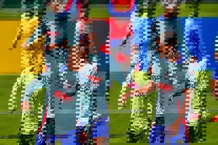 2043098