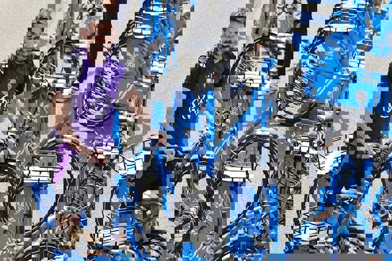 2043097
