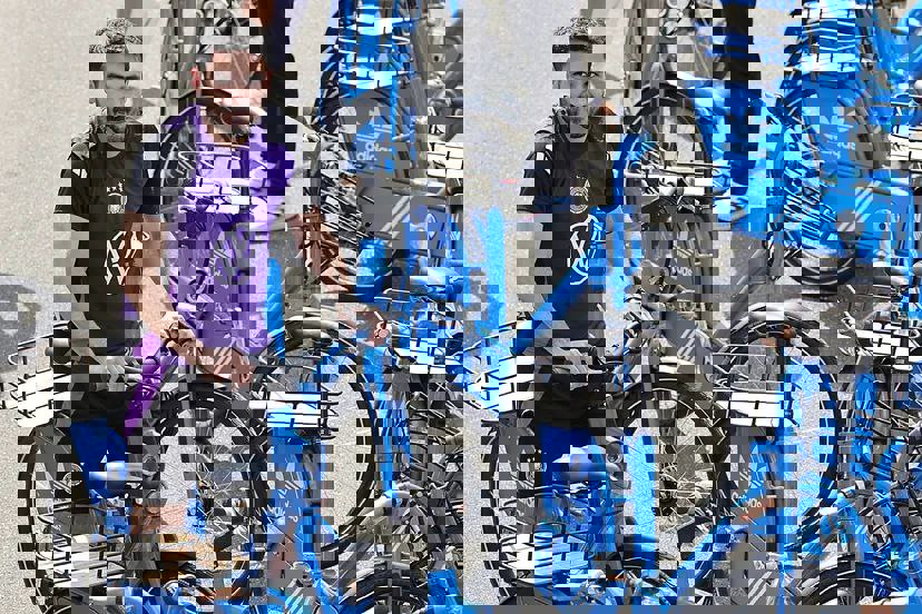 2043097