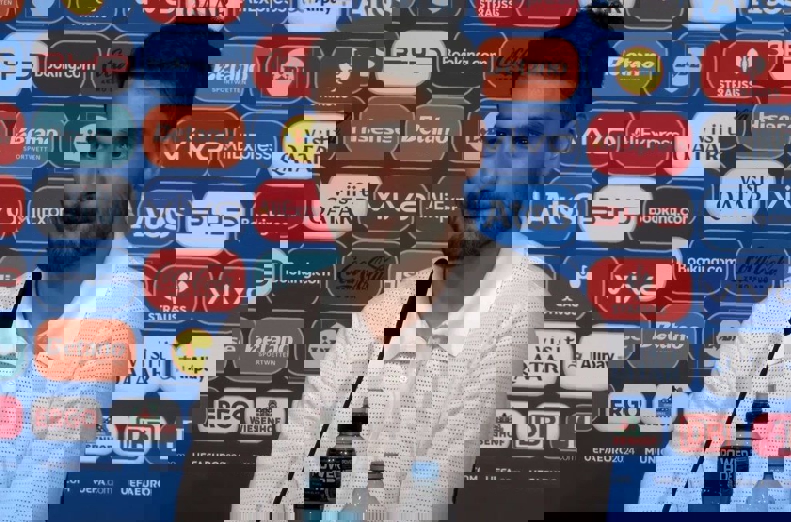 2043321