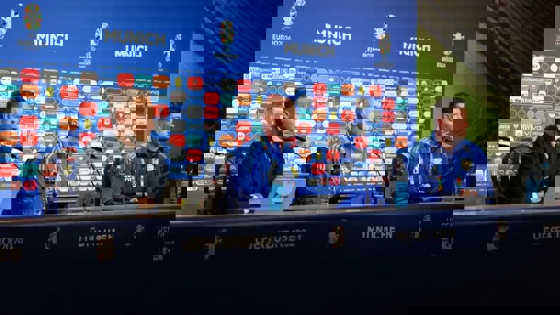 2043323