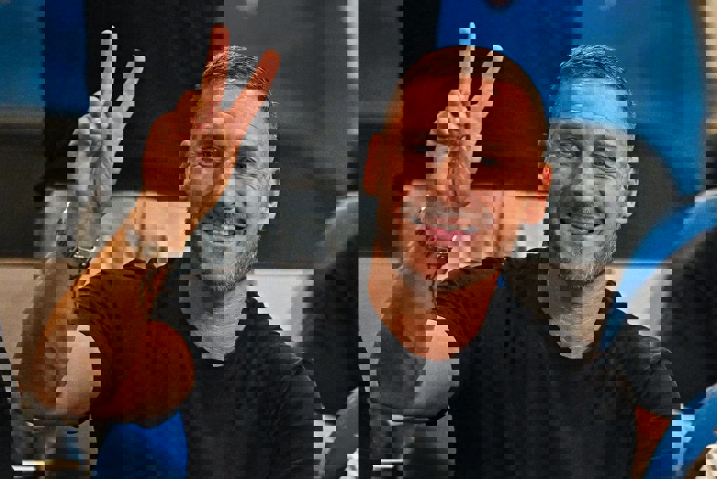 2043236