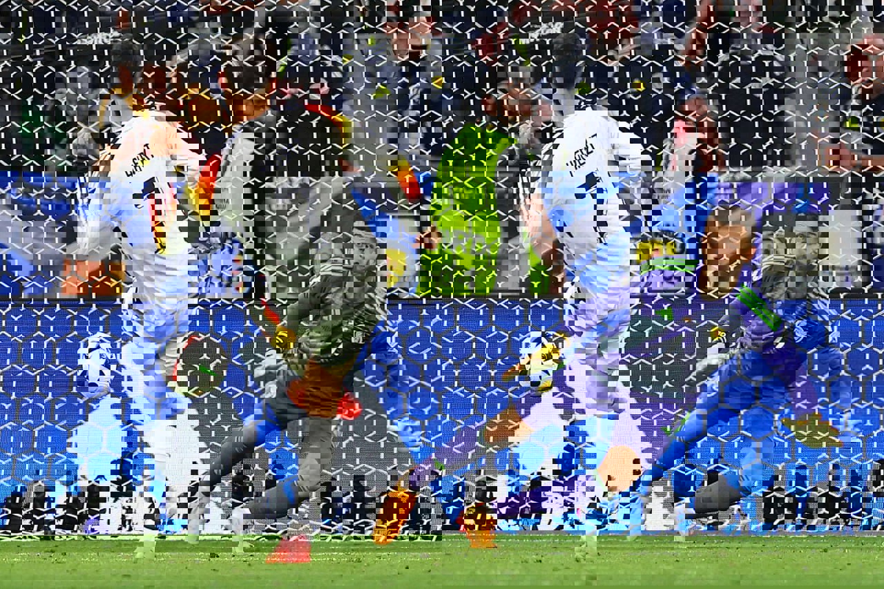 2043624