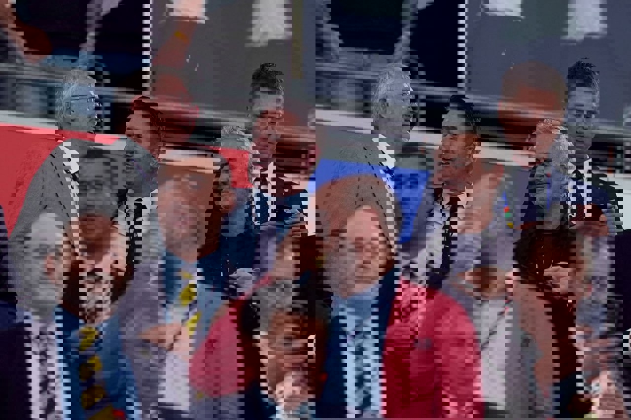 2043601