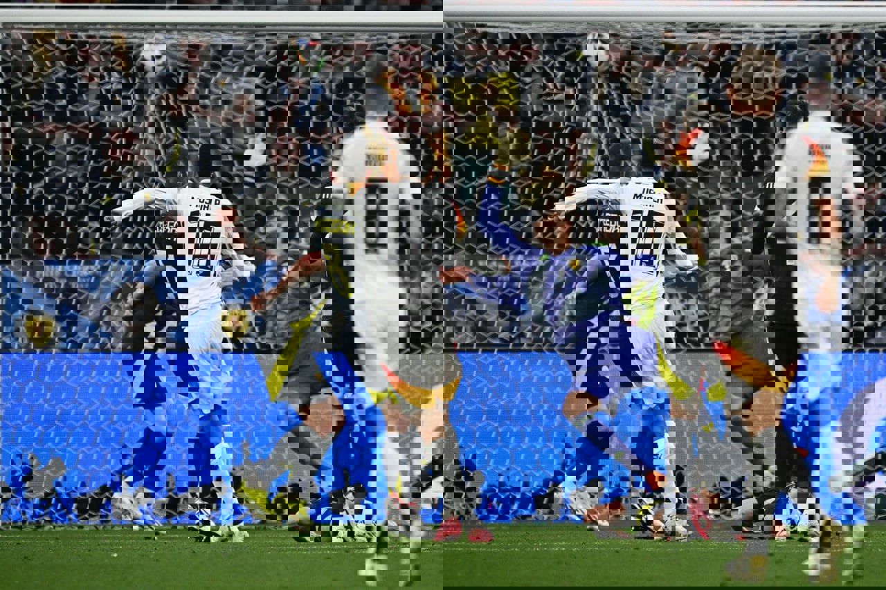 2043607