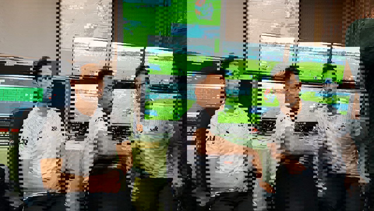 2043421