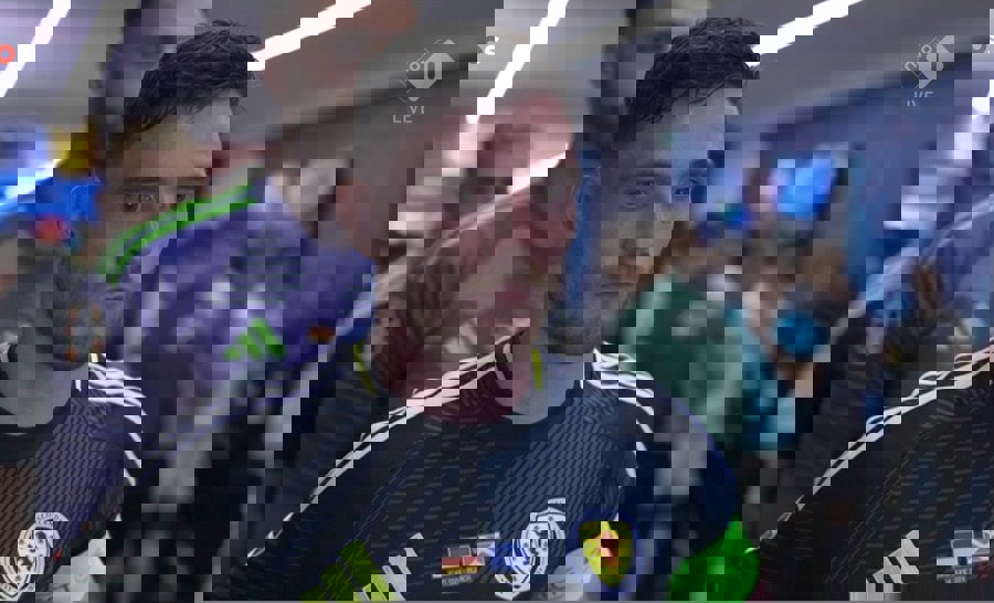2043589