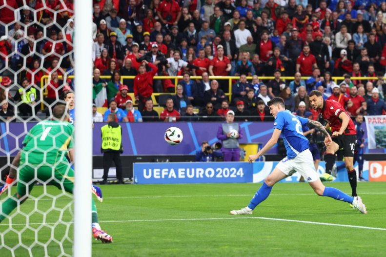اشتباه بزرگ دی‌مارکو: سریع‌ترین گل تاریخ یورو! (عکس) 2