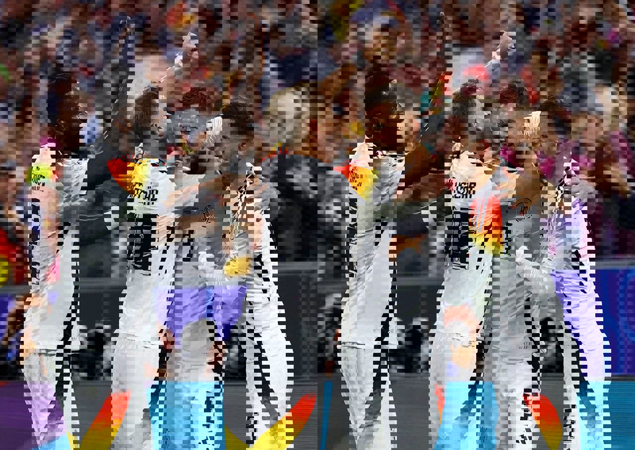 2043666