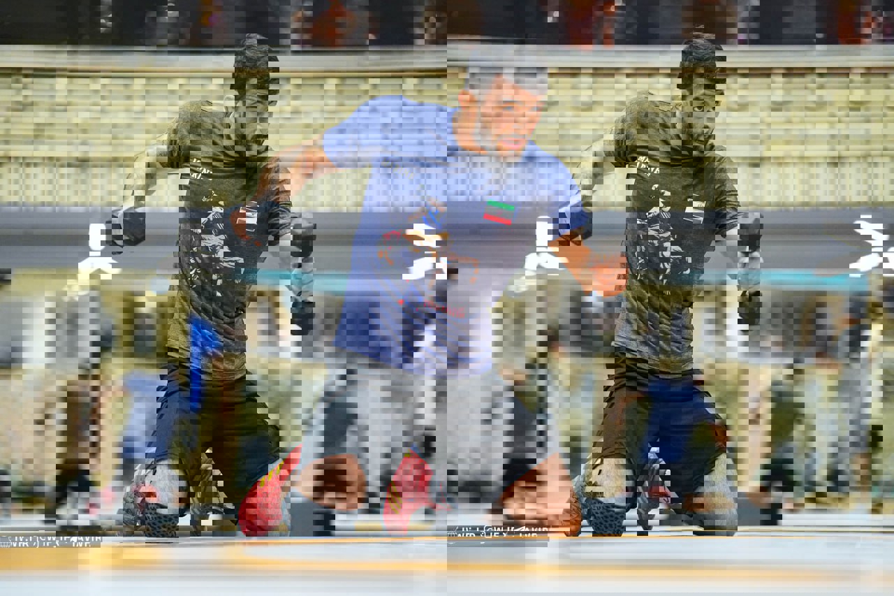 2043833