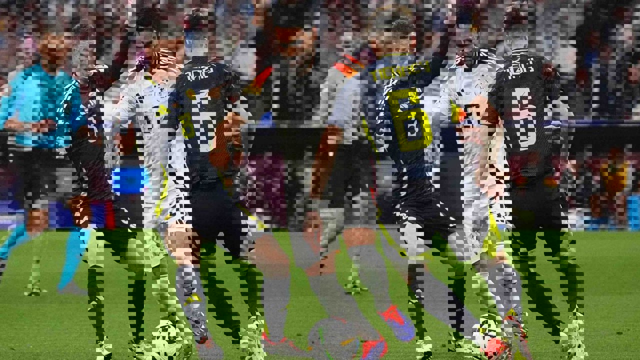 2043857
