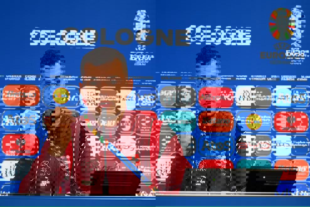 2043931