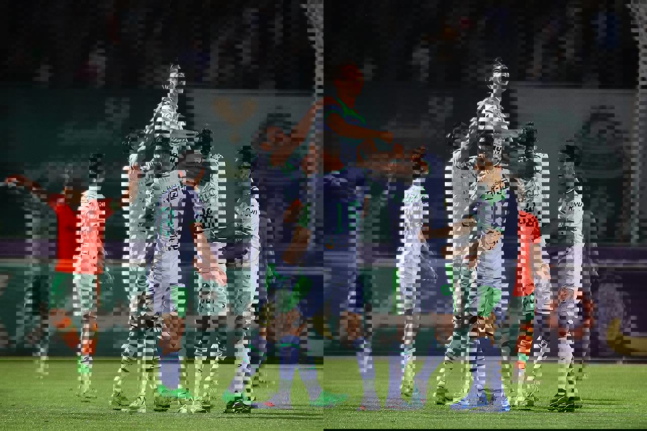 2043997