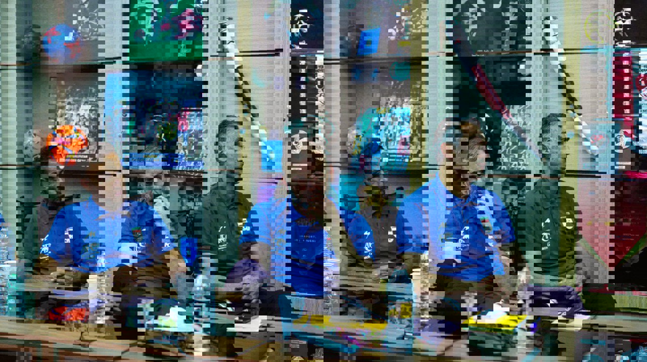 2043906