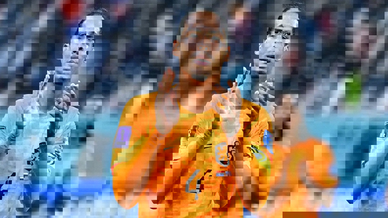 2043992