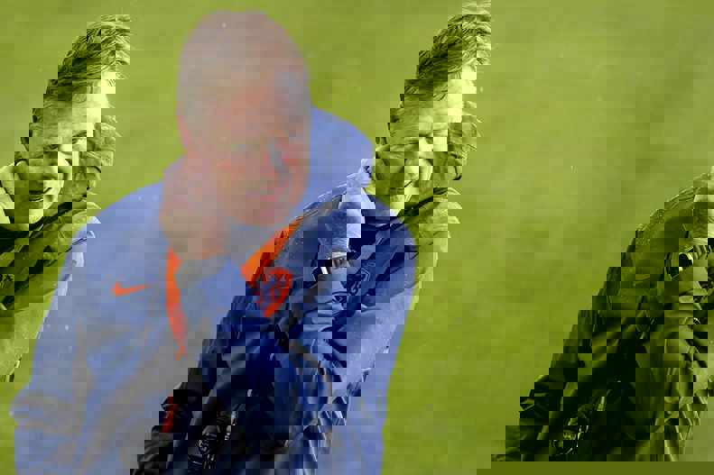 2043982
