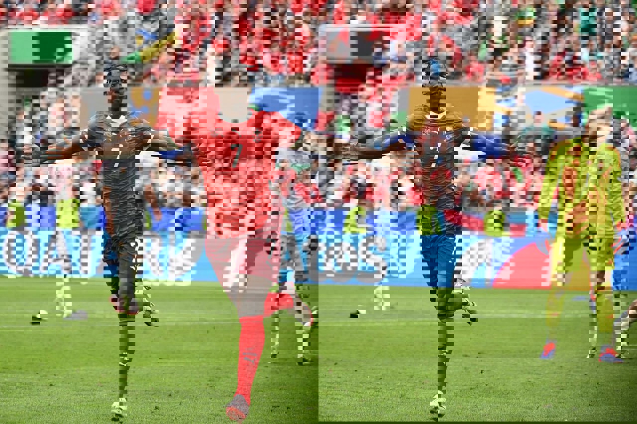 2043884
