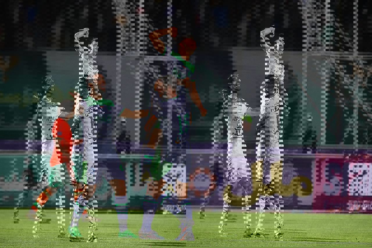 2043987