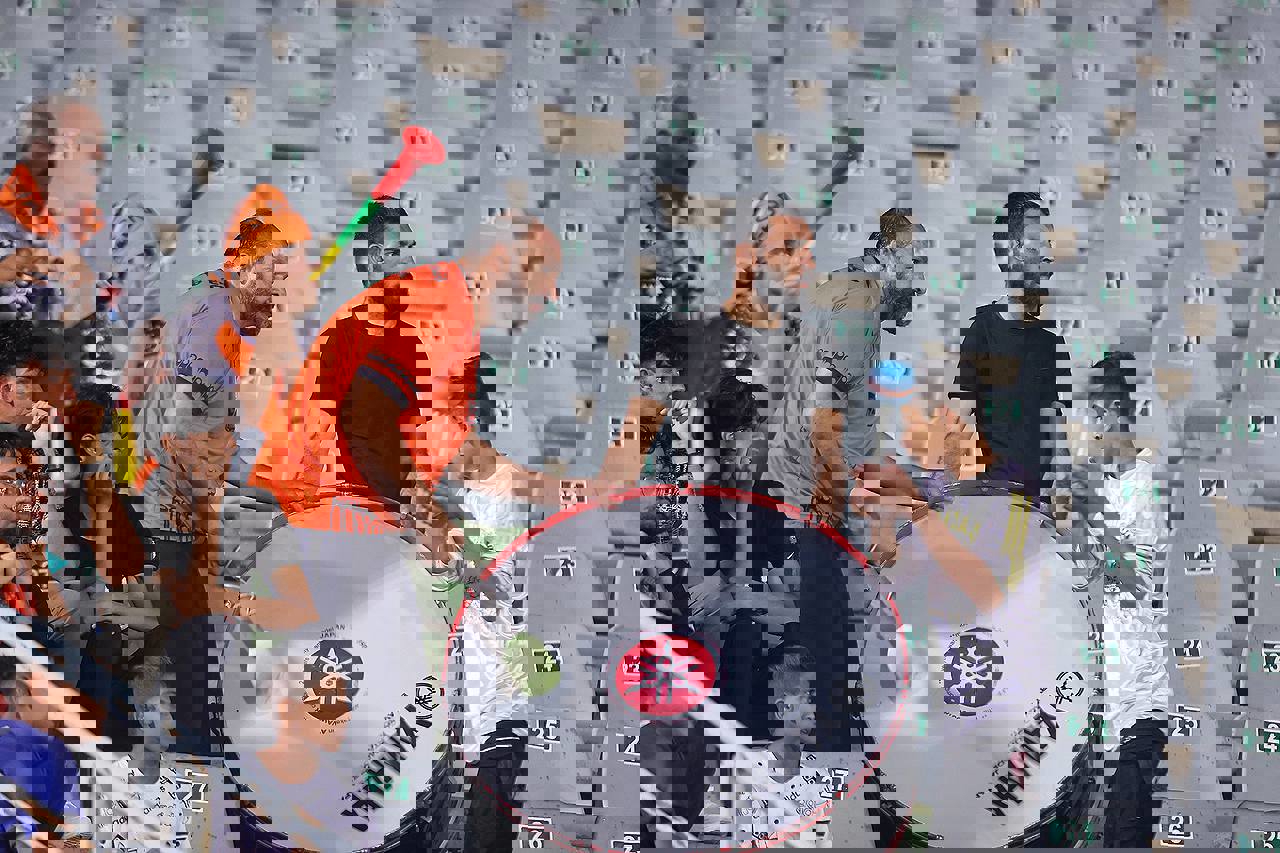 2044104