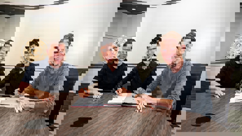2044189