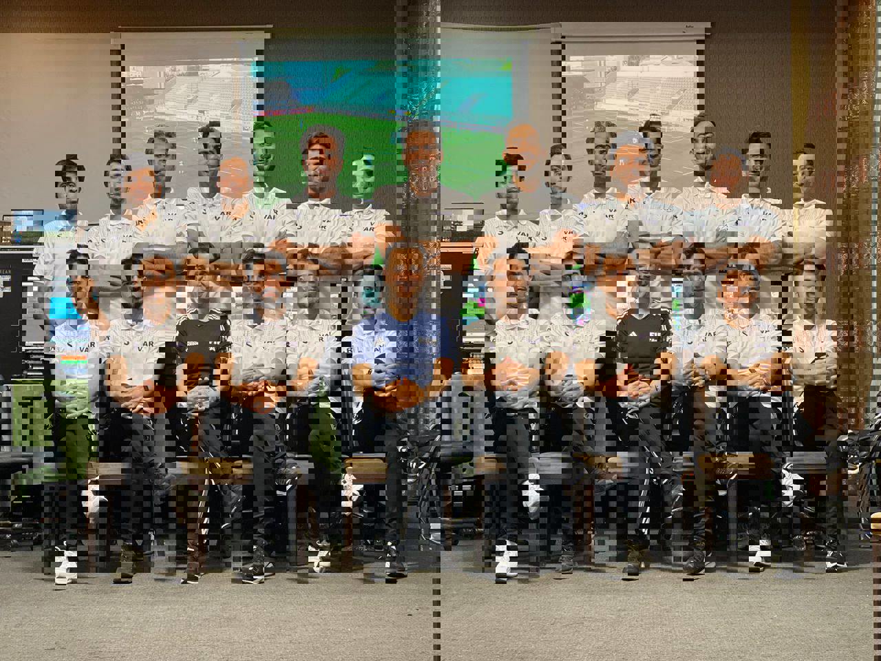 2044221