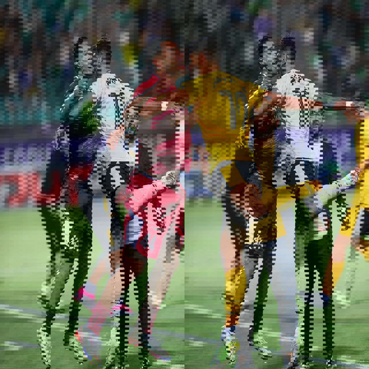2044301