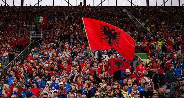 پیام یوفا به تیم ملی آلبانی: هواداران‌تان مشکل‌ساز هستند!
