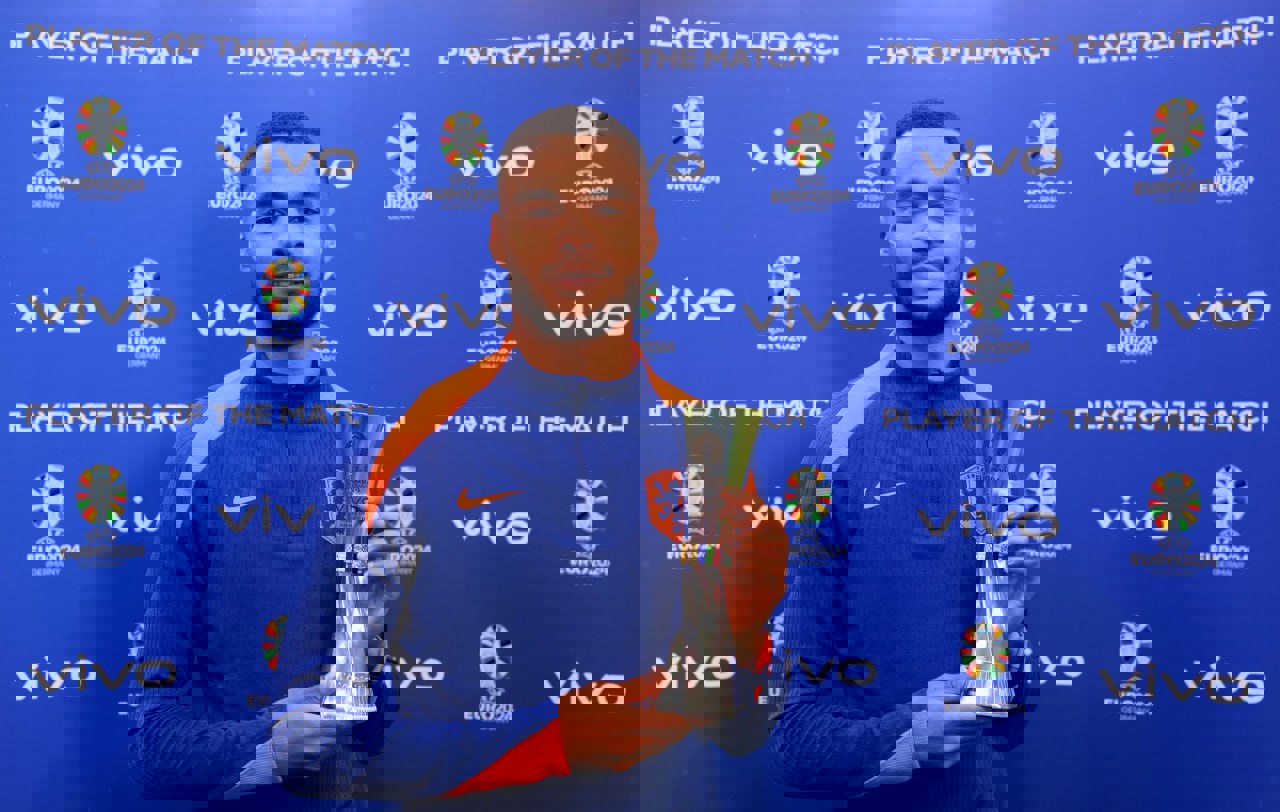 2044352