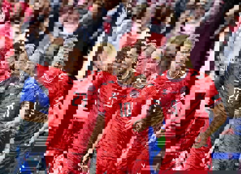 2044373