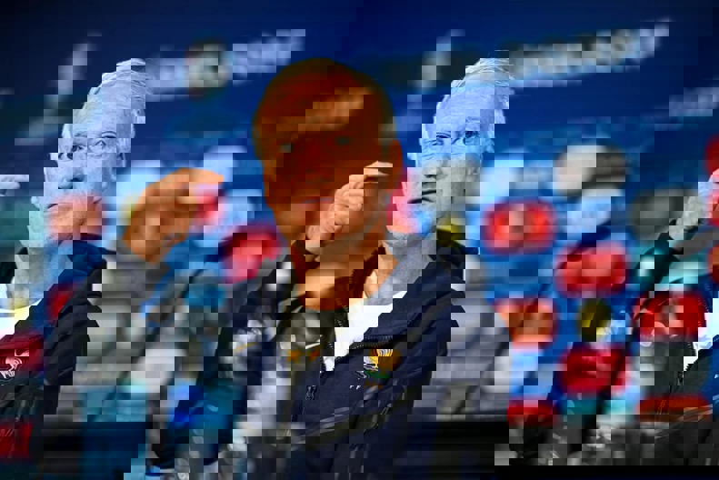 2044381