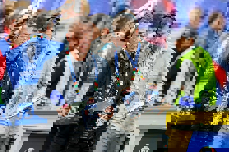 2044545