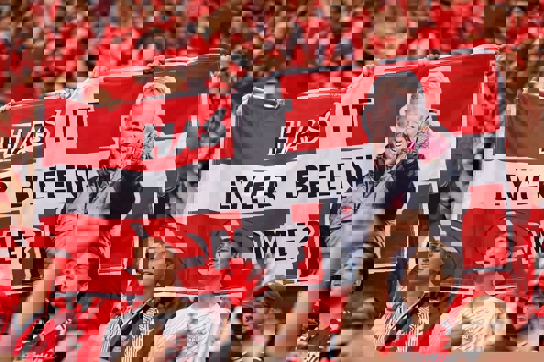 2044582