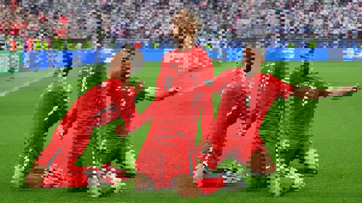 2045176