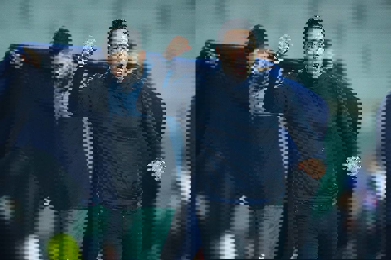 2044869