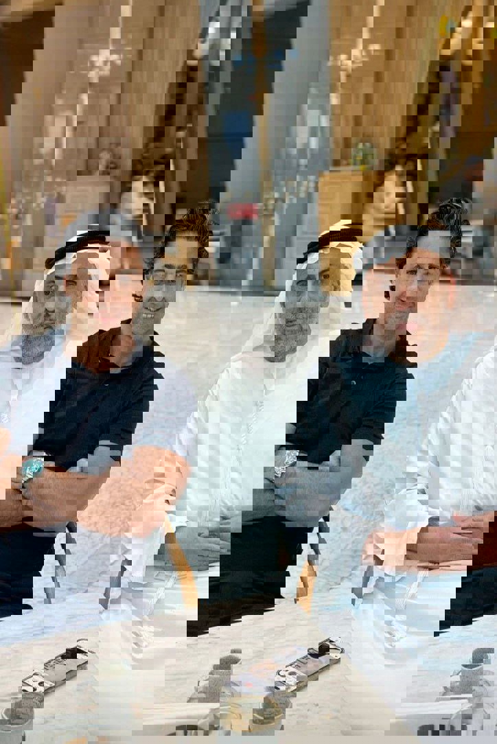 2044941