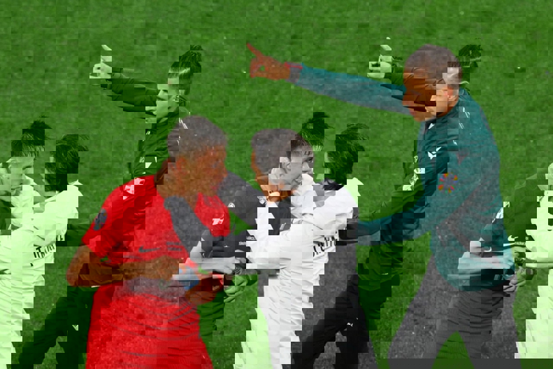 2045131