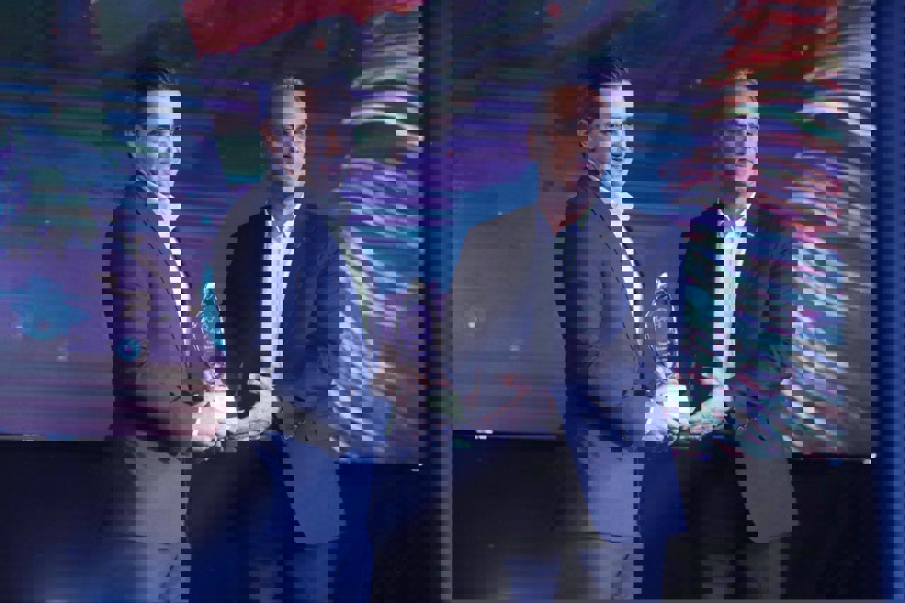 2045251