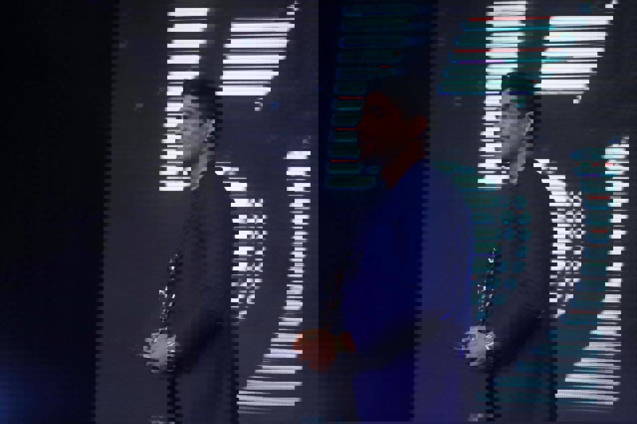 2045258