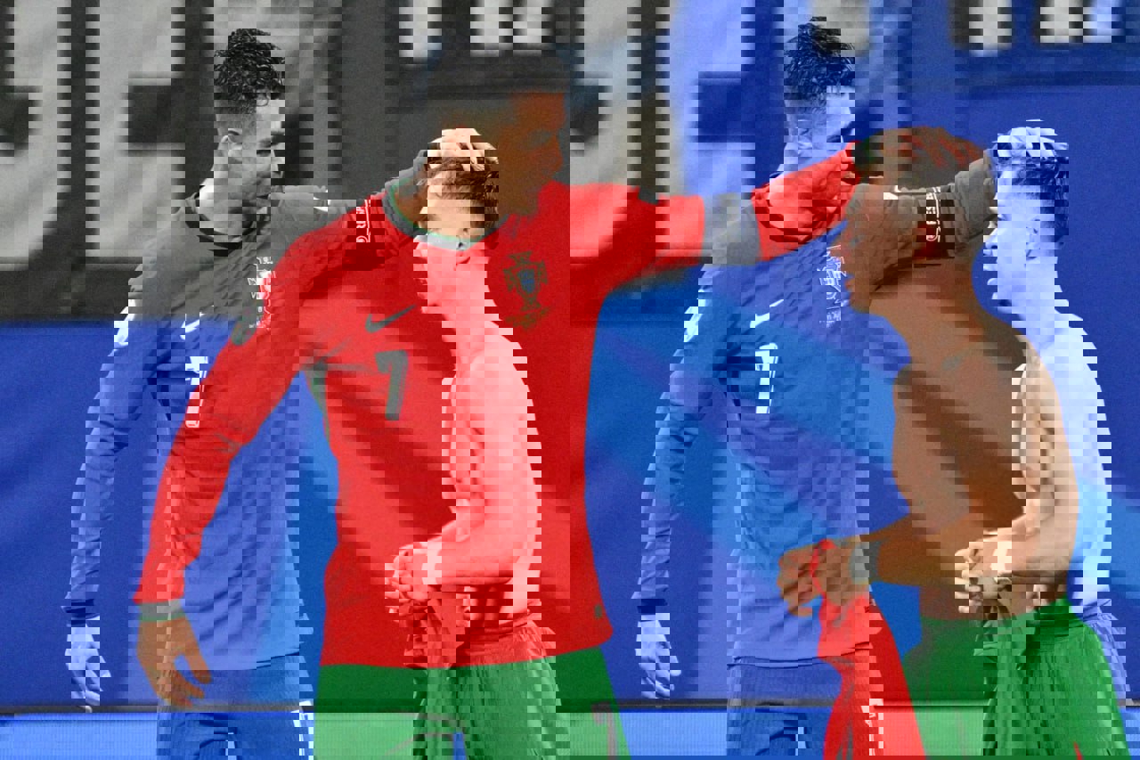 2045248