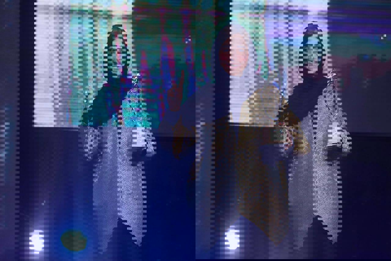 2045256