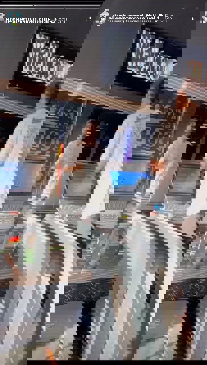2045242