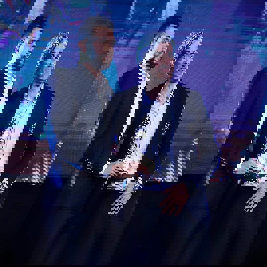 2045257