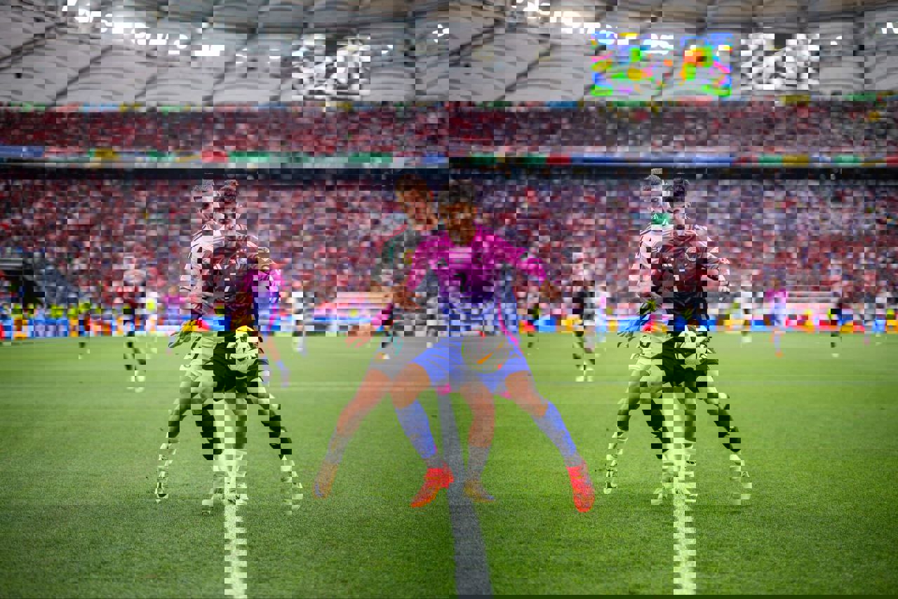 2045497